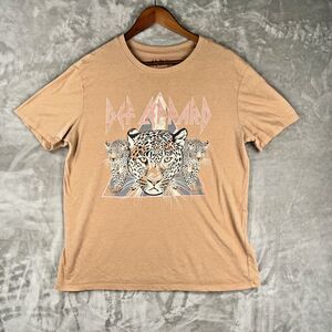 Def Leppard Leopard Graphic Tee Women’s Tan Short Sleeve Distressed Band Shirt M